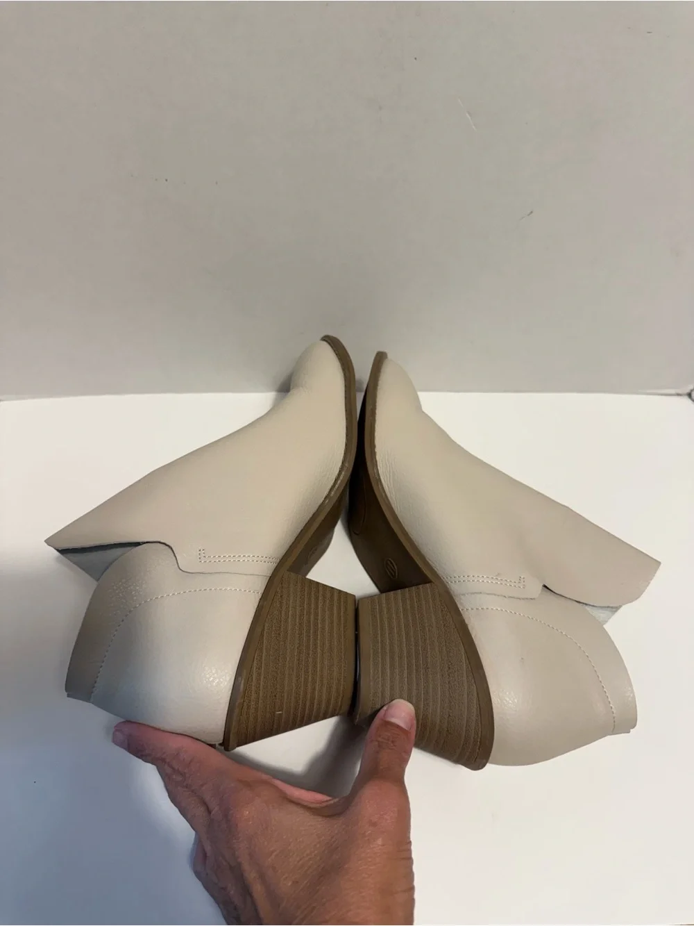 Universal Thread Ivory Slip On Ankle Bootie Block Heel Round Toe ladies 11